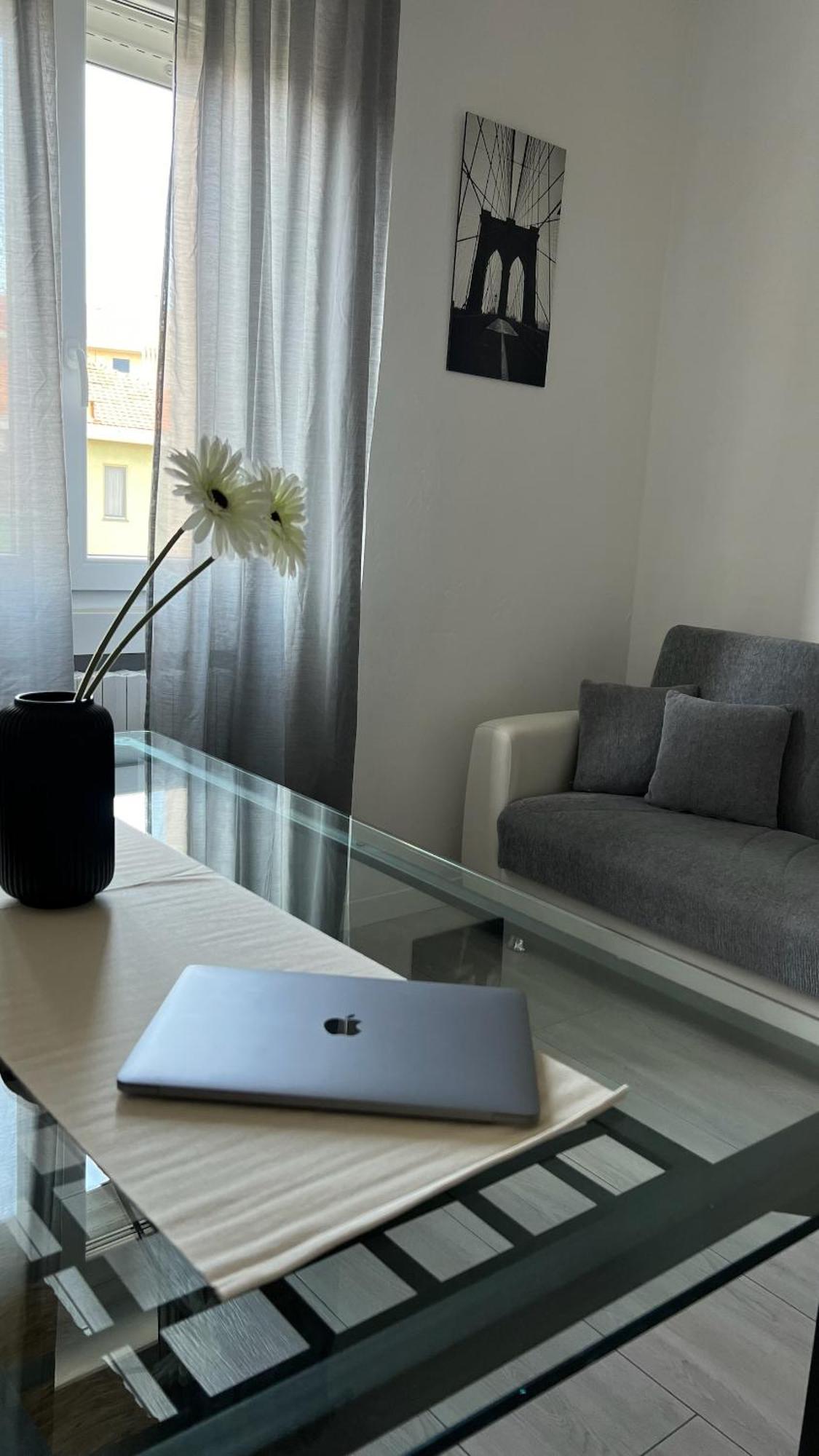 Appartamento Rafael Milano - 10 Min From Linate Airport, Centrale Fs, Ospedale San Raffaele Esterno foto