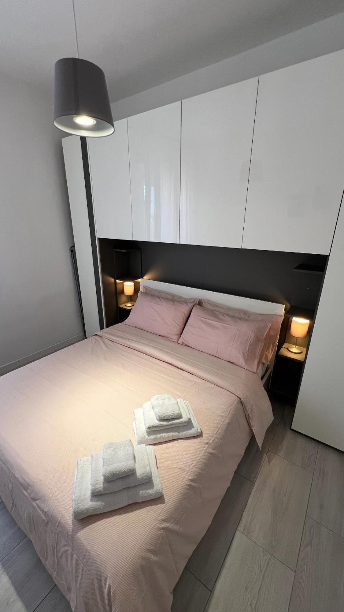 Appartamento Rafael Milano - 10 Min From Linate Airport, Centrale Fs, Ospedale San Raffaele Esterno foto