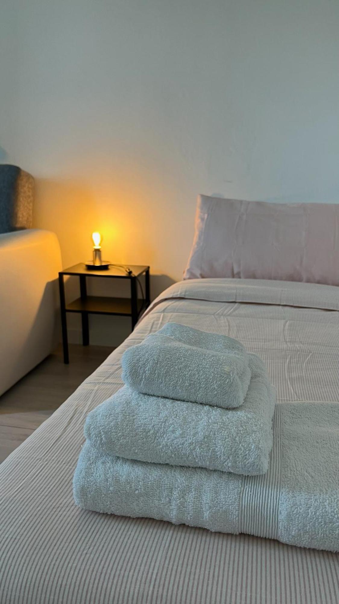 Appartamento Rafael Milano - 10 Min From Linate Airport, Centrale Fs, Ospedale San Raffaele Esterno foto