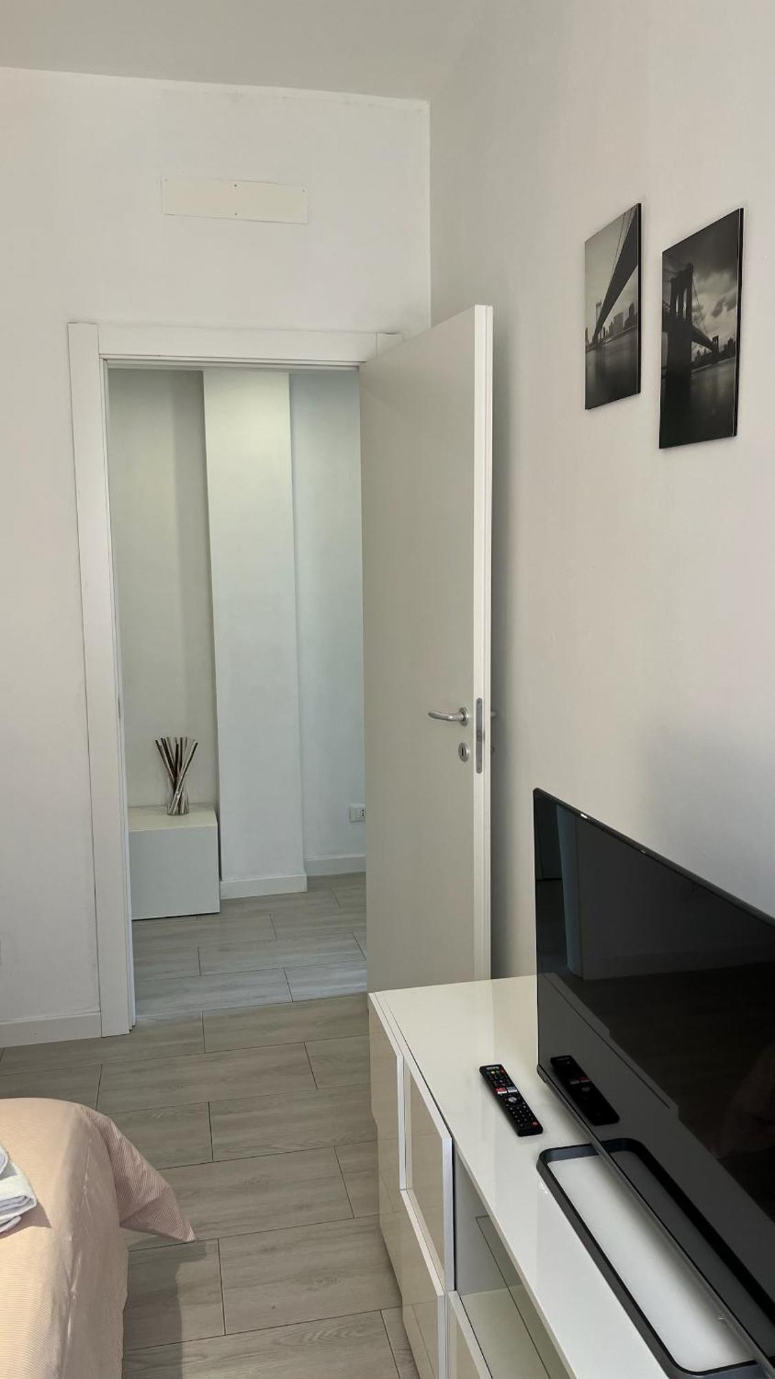 Appartamento Rafael Milano - 10 Min From Linate Airport, Centrale Fs, Ospedale San Raffaele Esterno foto